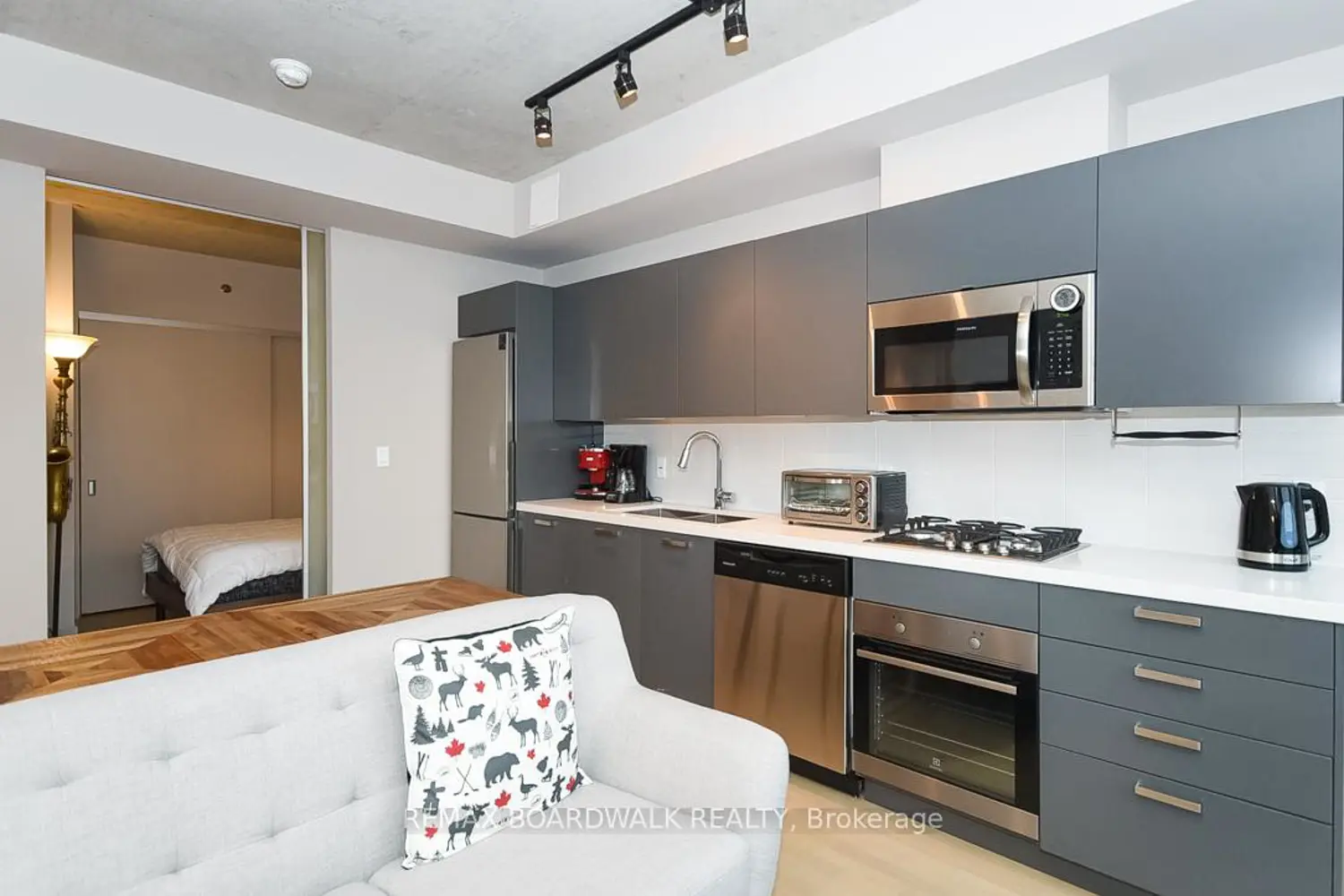 Additional image 10 of 203 Catherine Street 1709