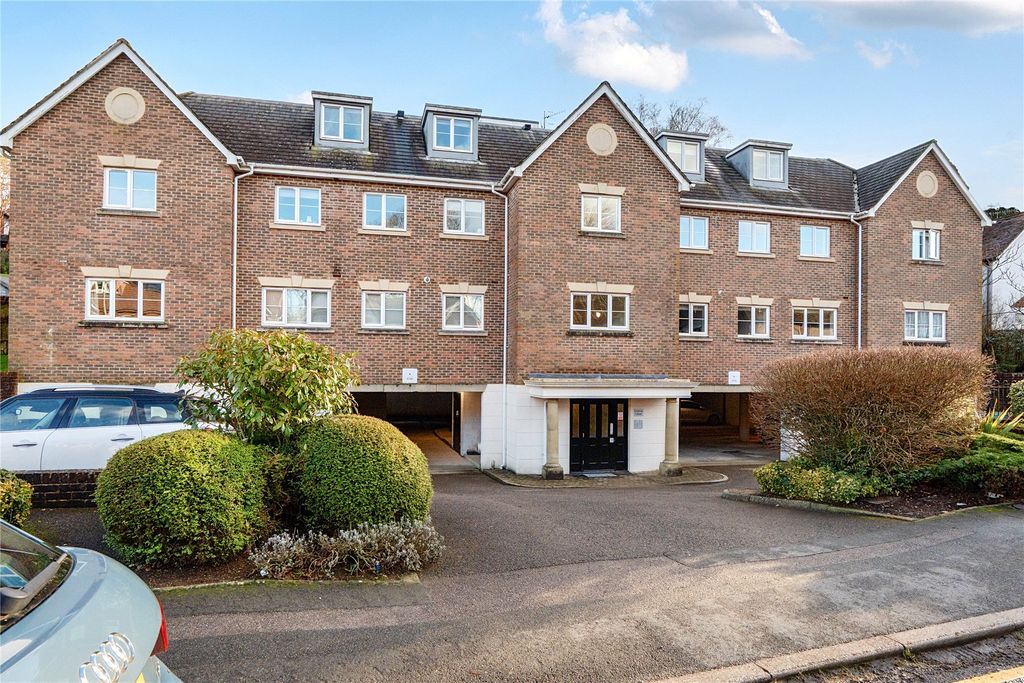 2 bed flat for saleHaslemere, Surrey GU27
