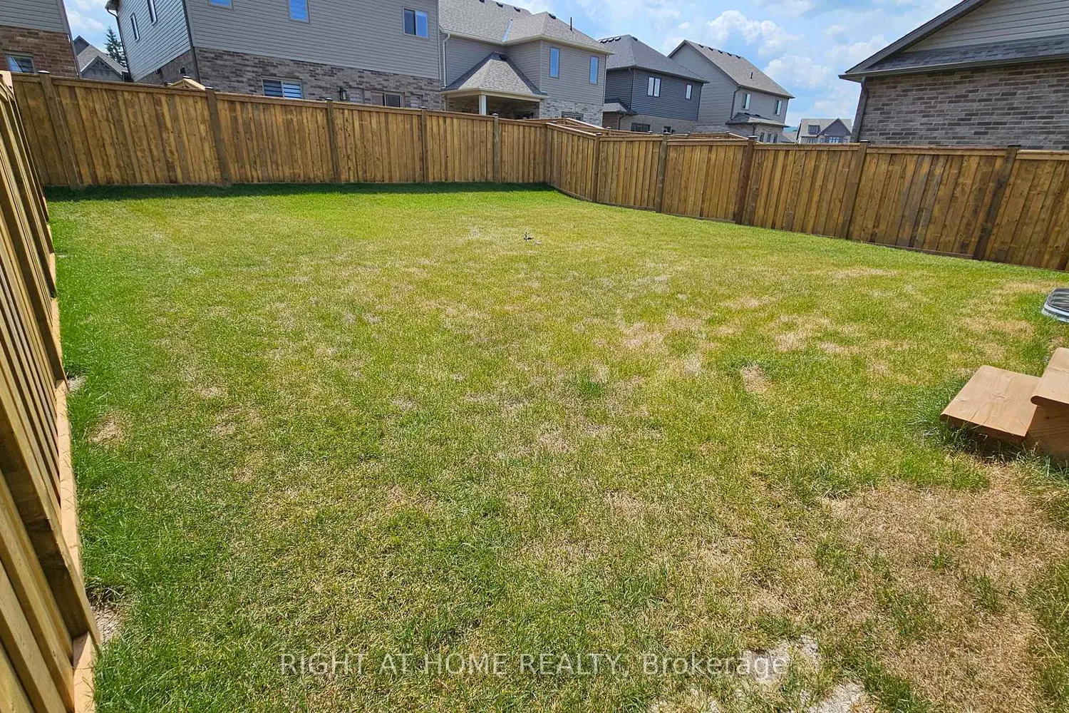 12 Mitchell Avenue photo 2