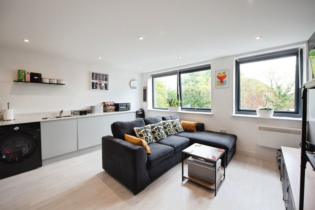 Additional image 5 of 1 bed flat for saleWillow Park, Havant PO9