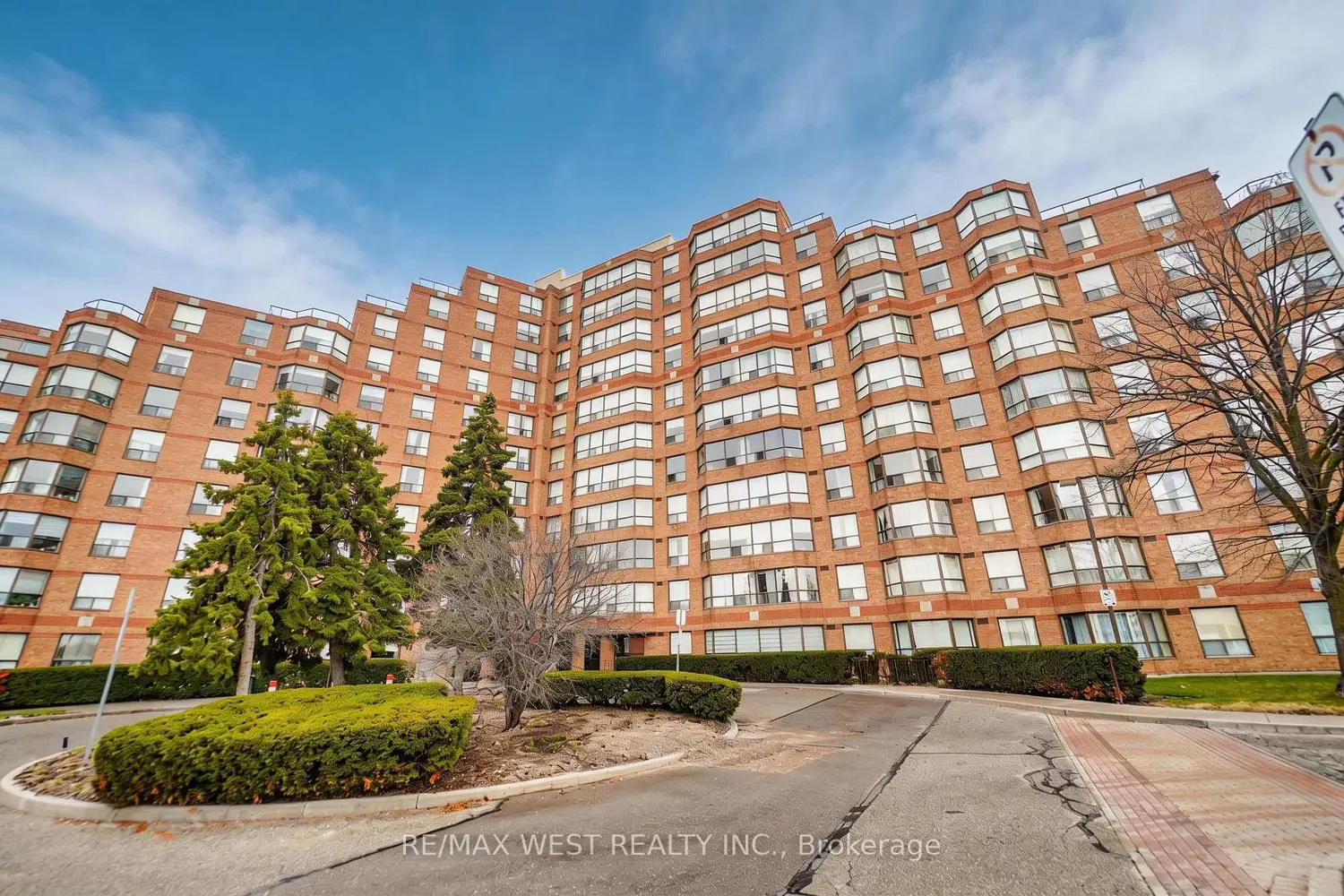6 Humberline Drive 313