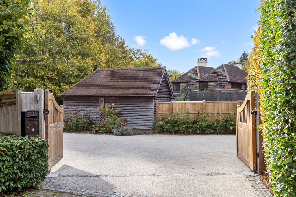 6 bed detached house for saleWildgoose Drive, Horsham RH12