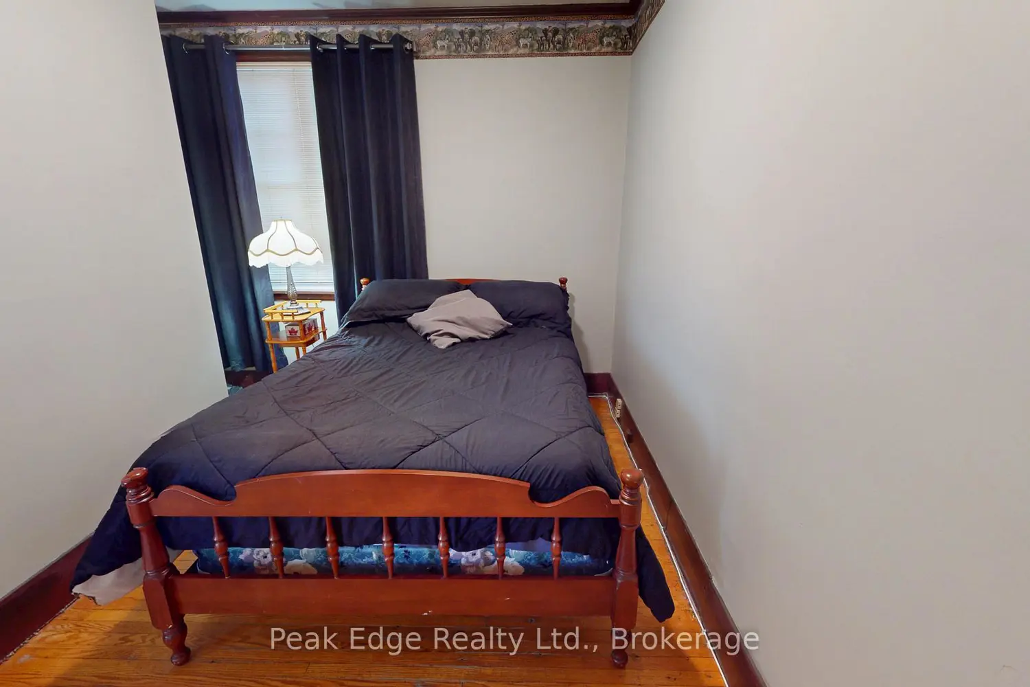 477 12Th Avenue photo 4