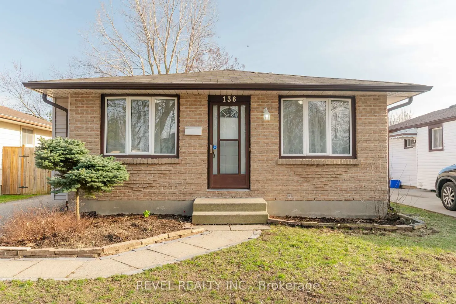 136 Lacey Crescent