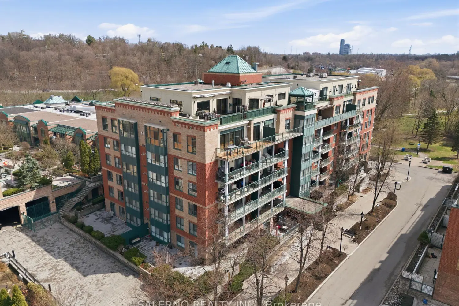 141 Woodbridge Avenue 312