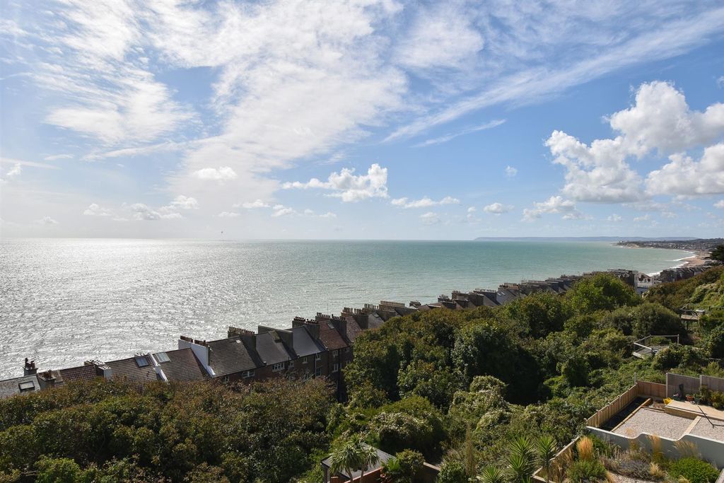 2 bed flat for saleWest Hill Road, St. Leonards-On-Sea TN38 photo 3