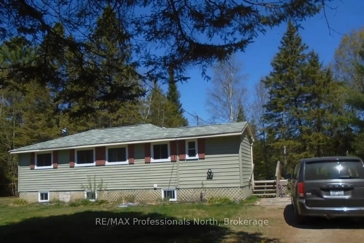 1052 Ablett Court photo 2