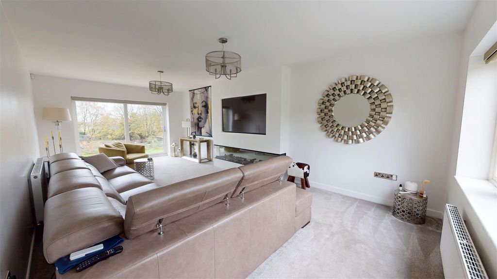 Additional image 4 of 5 bed detached house for saleVictoria Drive, Northowram, Halifax HX3