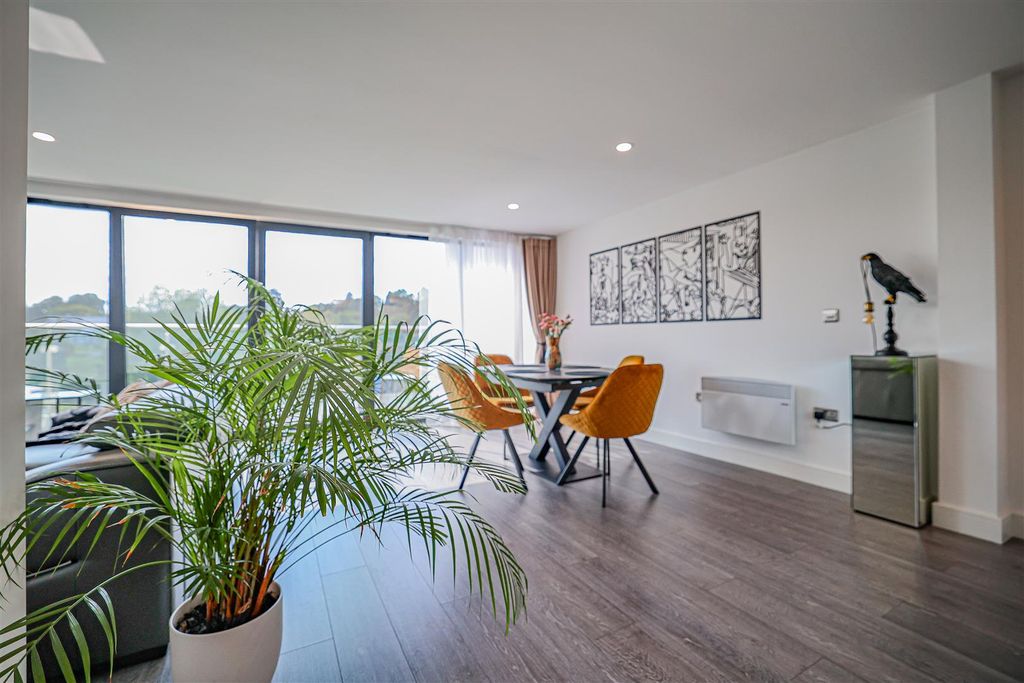 Additional image 11 of 3 bed flat for saleWaterhouse Street, Hemel Hempstead HP1