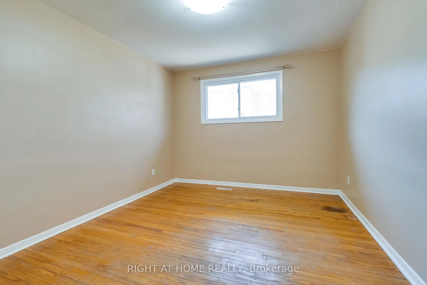 109 Rexway Drive photo 4