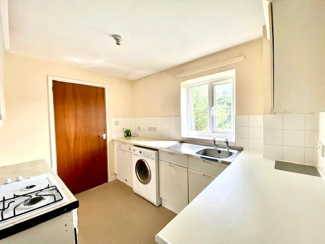 Additional image 10 of 2 bed flat for saleRoyal Huts Avenue, Hindhead GU26