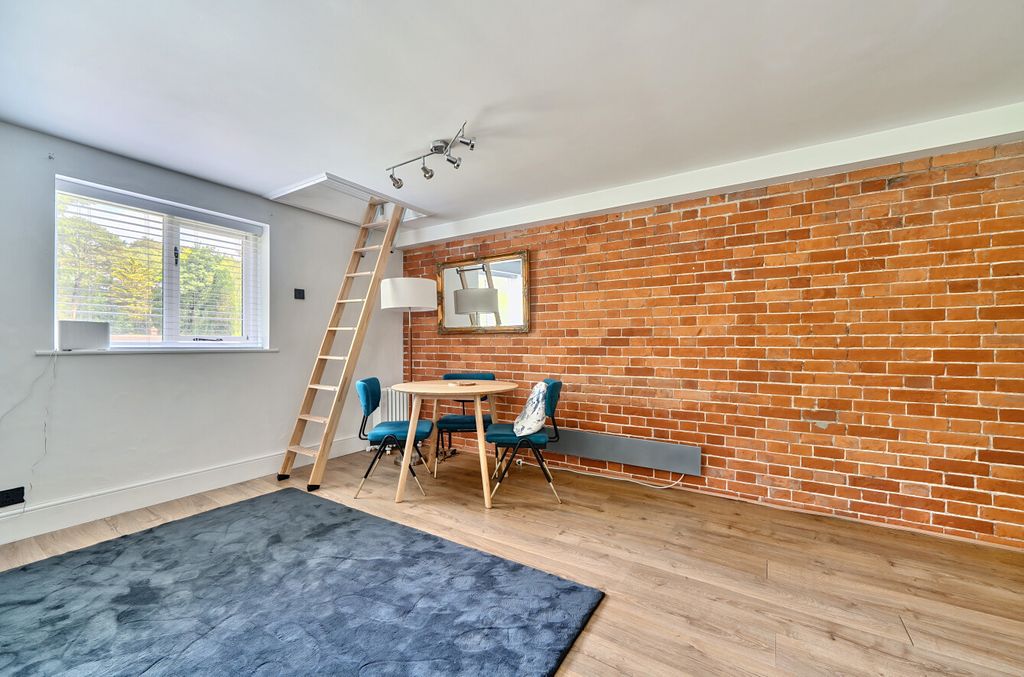 Additional image 4 of 1 bed flat for saleHindhead, Surrey GU26