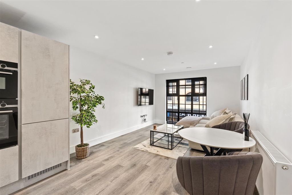 Additional image 6 of 2 bed flat for saleBircherley Green, Hertford SG14