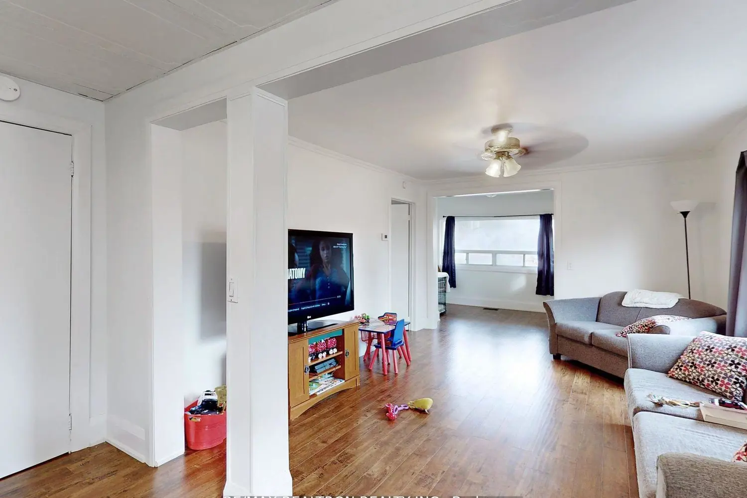156 The Queensway Street photo 4