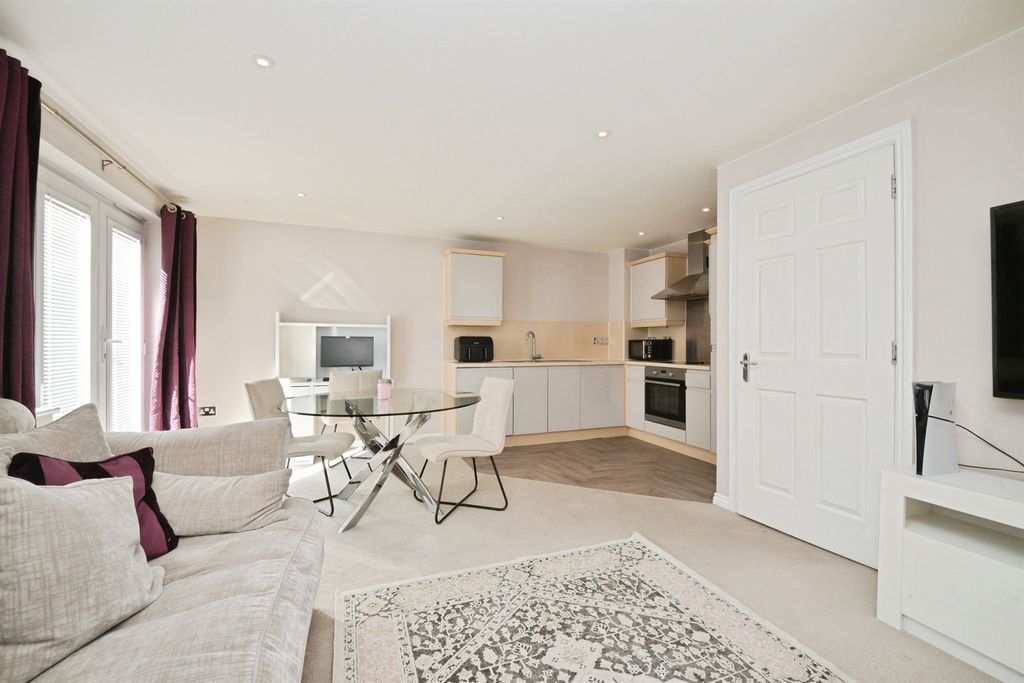 Additional image 3 of 2 bed flat for saleWaterfall Close, Hoddesdon EN11