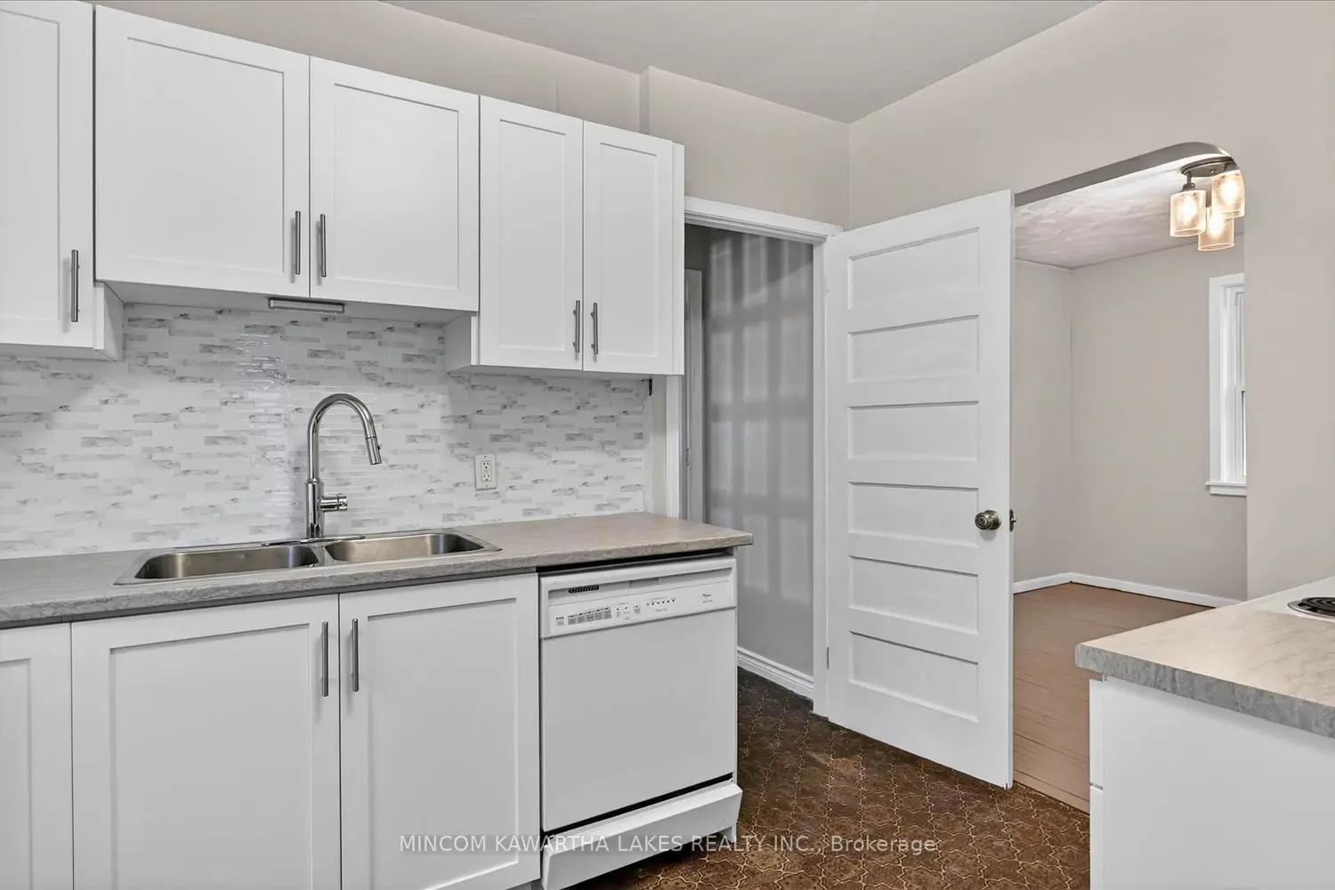452 Hamilton Street photo 2