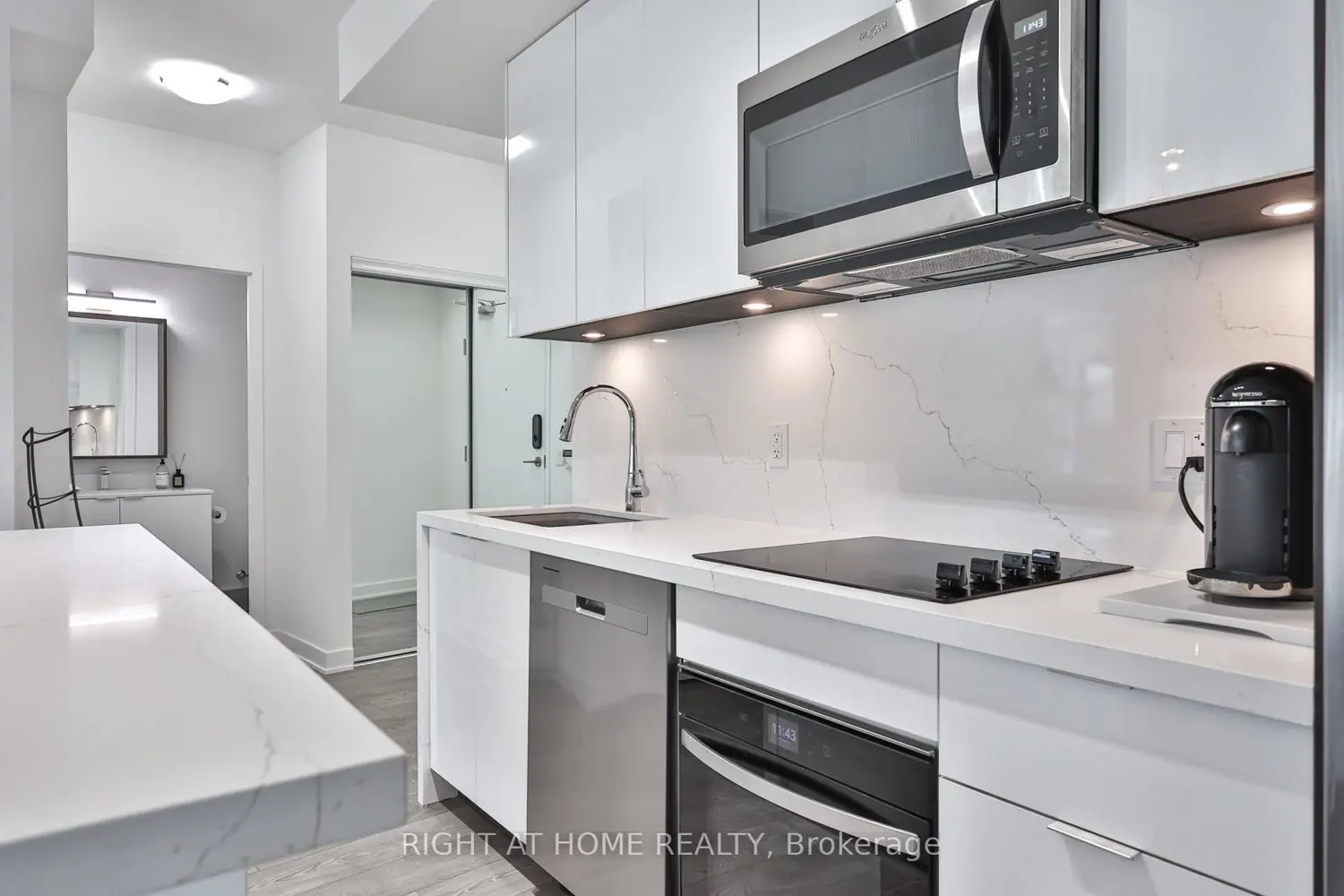 543 Richmond Street 832 photo 4