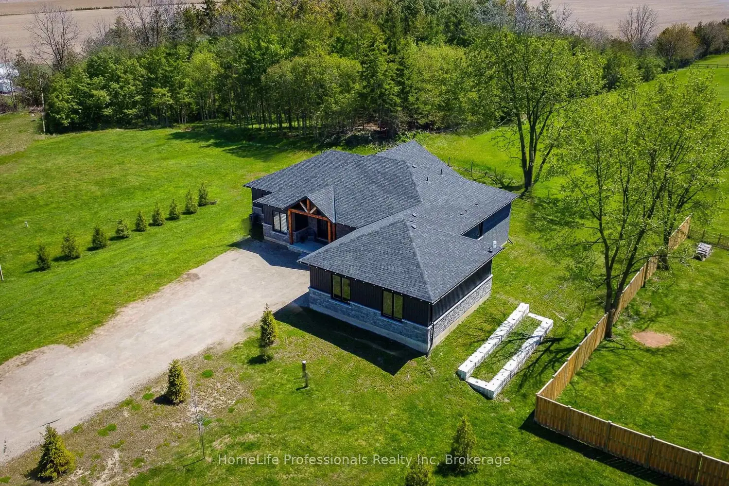 1266 Colborne Street photo 2