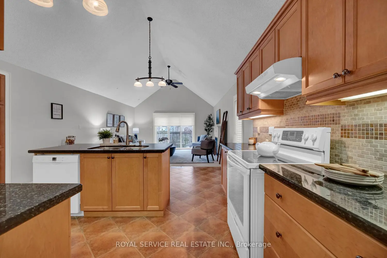 350 Lakebreeze Drive 5 photo 5