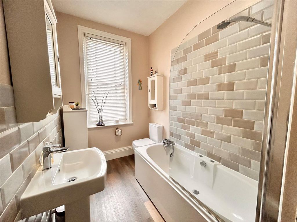 Additional image 24 of 6 bed end terrace house for saleGrandsmere Place, Halifax HX3