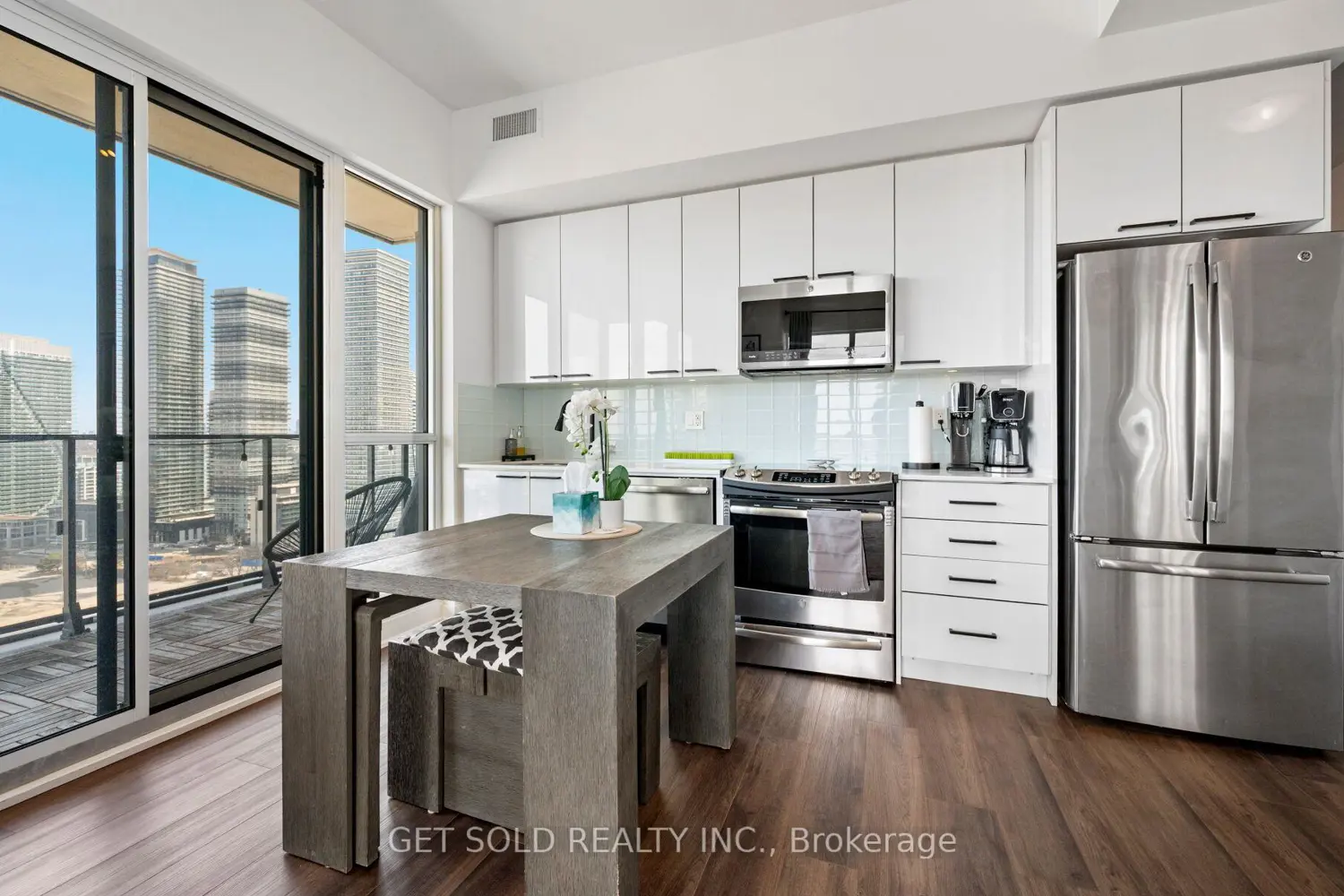 10 Park Lawn Road 2407 photo 4