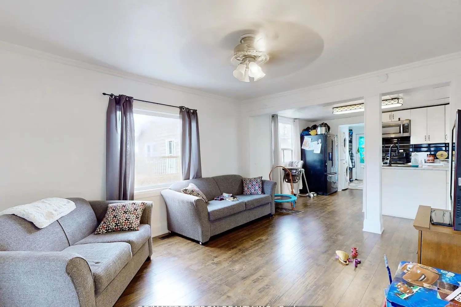 156 The Queensway Street photo 2
