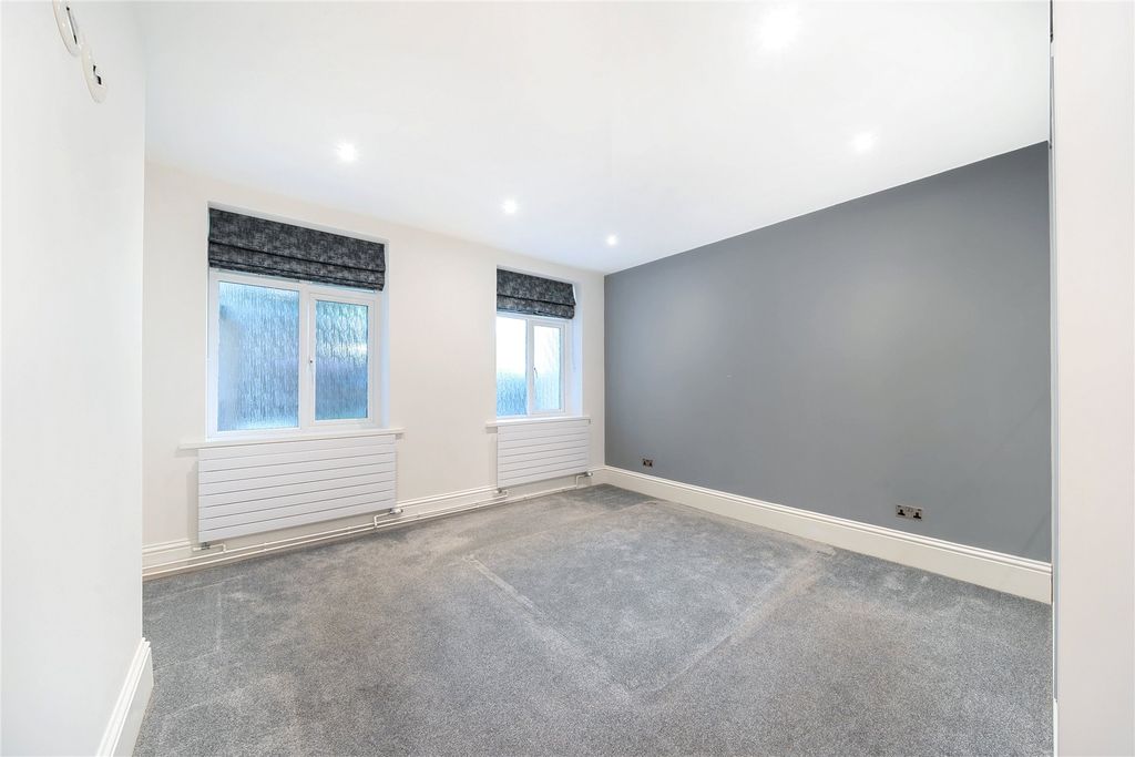 Additional image 7 of 1 bed flat for salePortsmouth Road, Hindhead, Surrey GU26