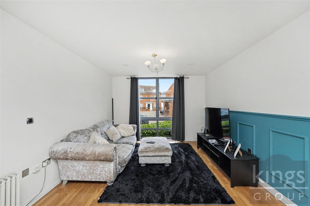 2 bed flat for saleSoper Square, Newhall, Harlow CM17 photo 3