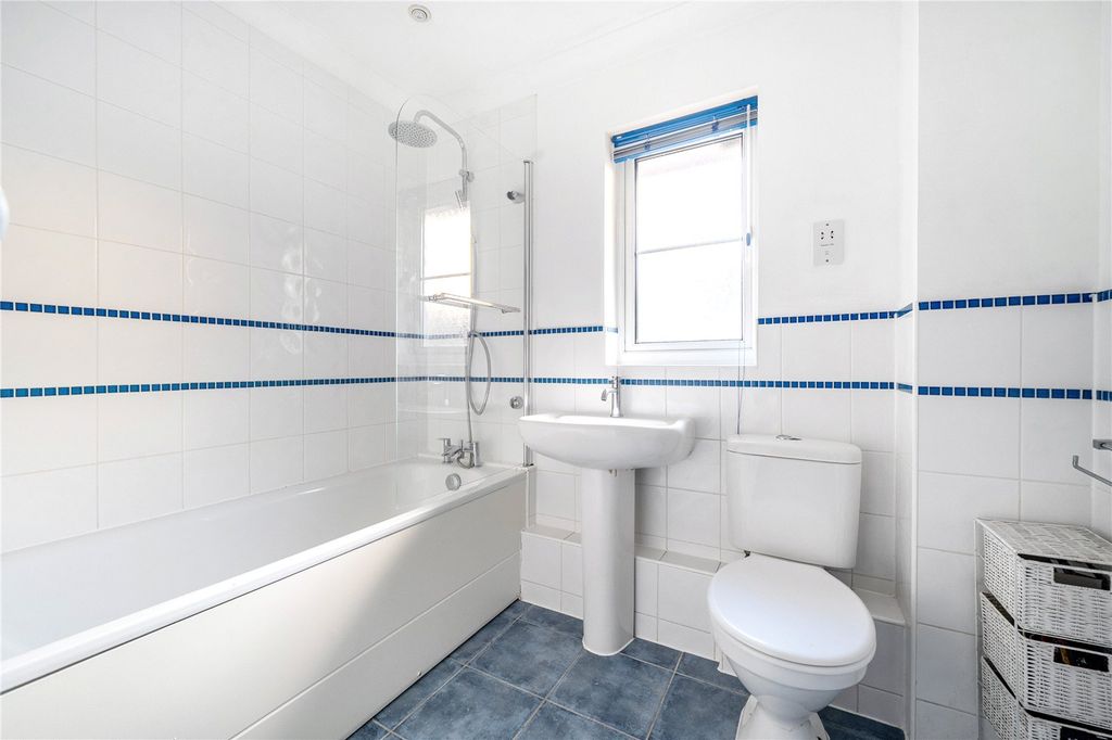 Additional image 17 of 5 bed semi-detached house for saleKingsbridge End, Hook, Hampshire RG27