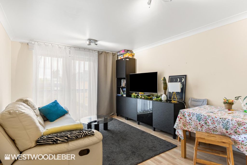 Additional image 3 of 2 bed flat for saleTaverners Way, Hoddesdon EN11