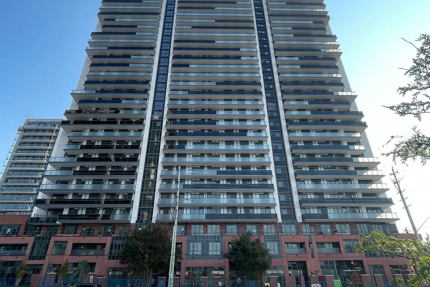 2545 Simcoe Street 808 photo 2