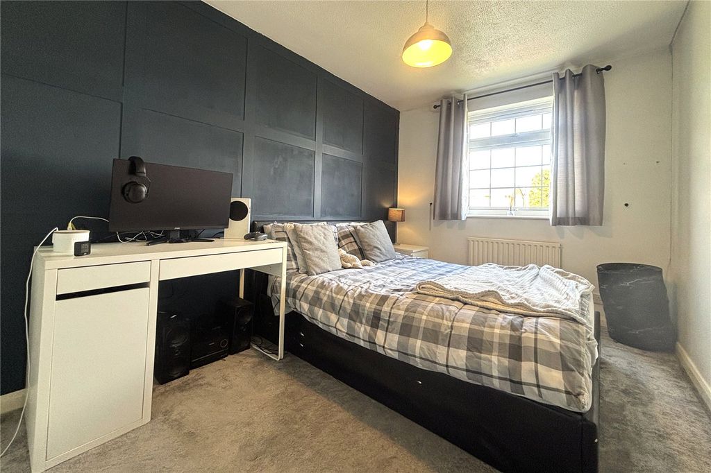 Additional image 6 of 3 bed detached house for saleBramshott Drive, Hook, Hampshire RG27