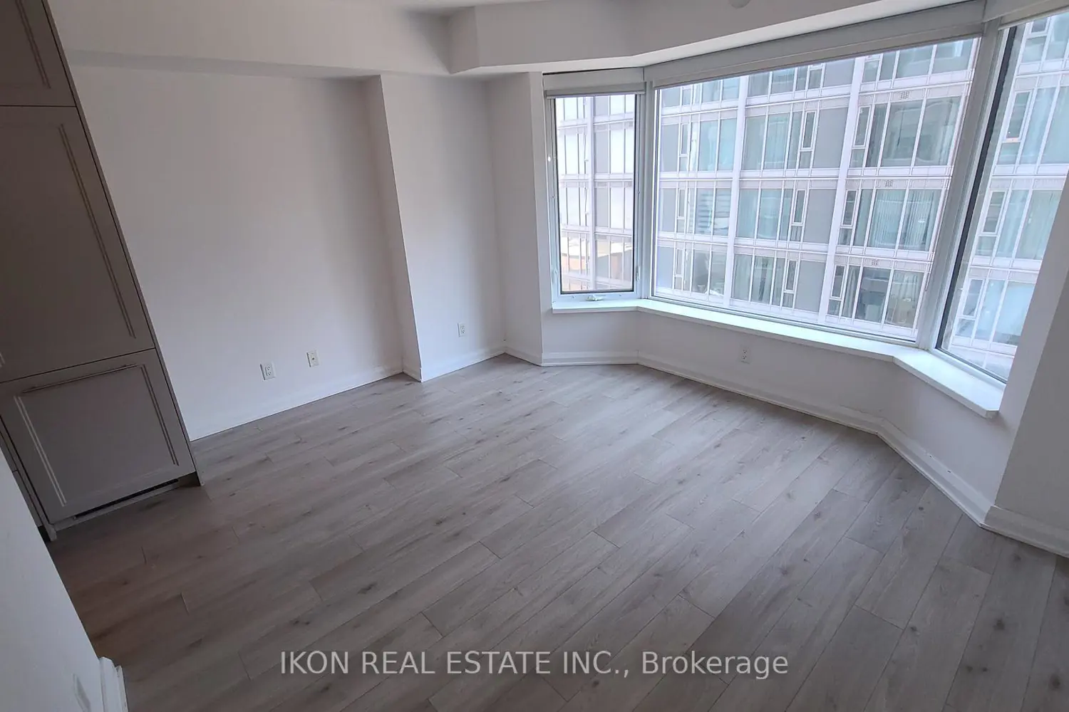 Additional image 6 of 155 Yorkville Avenue 1013