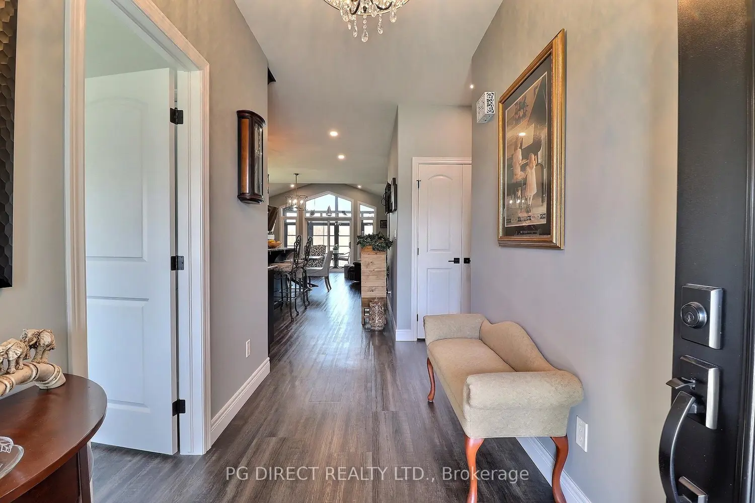 23 Winchester Crescent photo 2