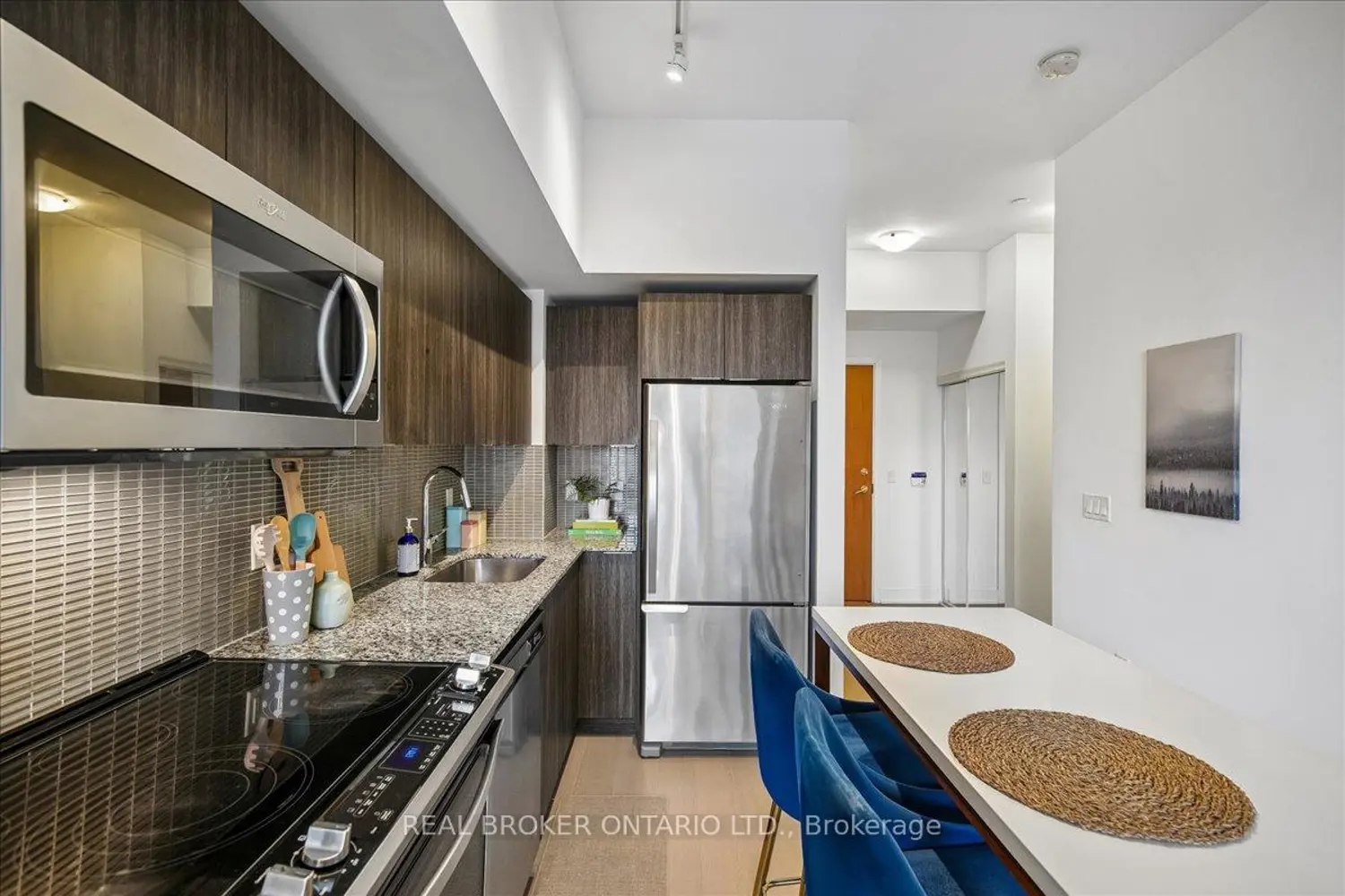 20 Shore Breeze Drive 603 photo 4