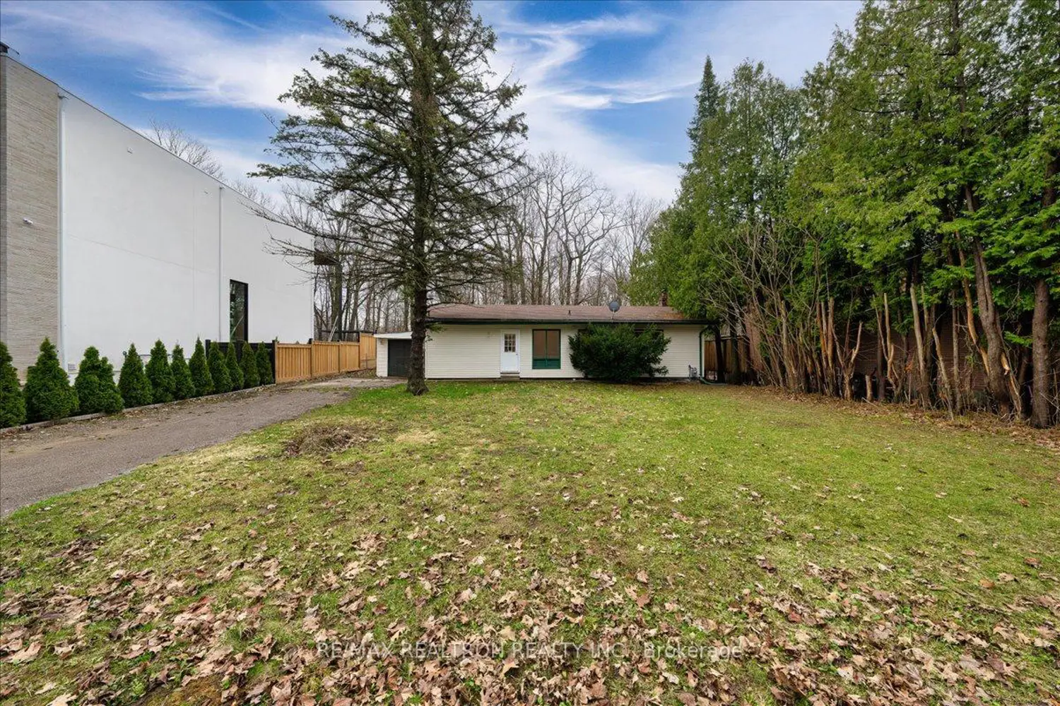 97 Park Crescent photo 3
