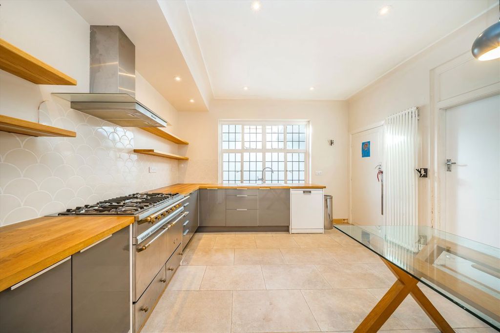 5 bed detached house for saleSt. Stephens Road, Hounslow TW3 photo 5