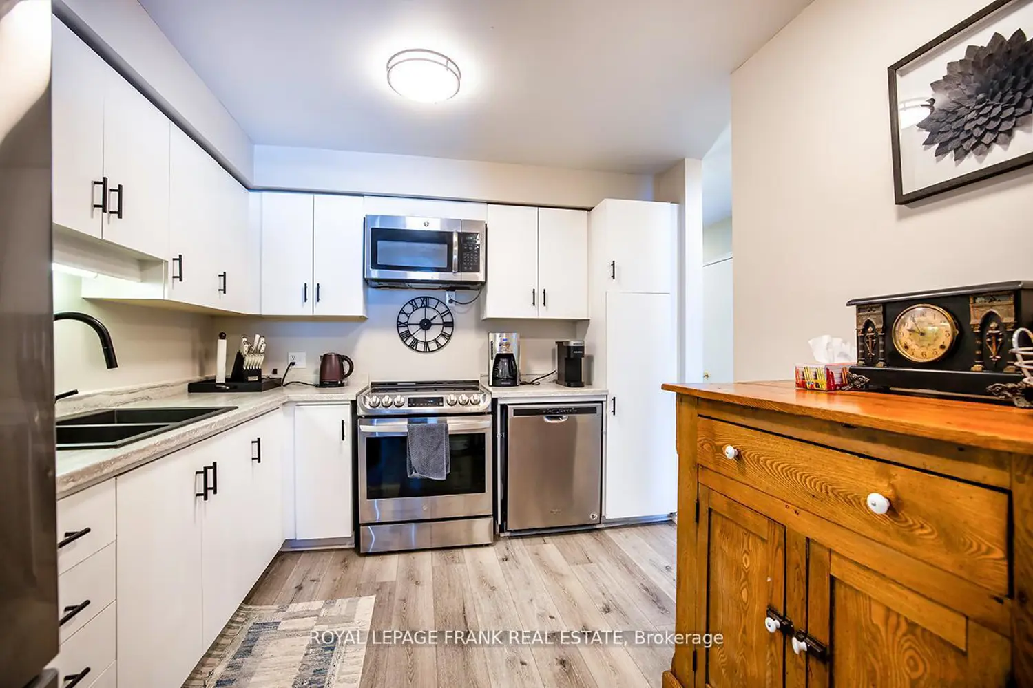 433 May Street 9 photo 2