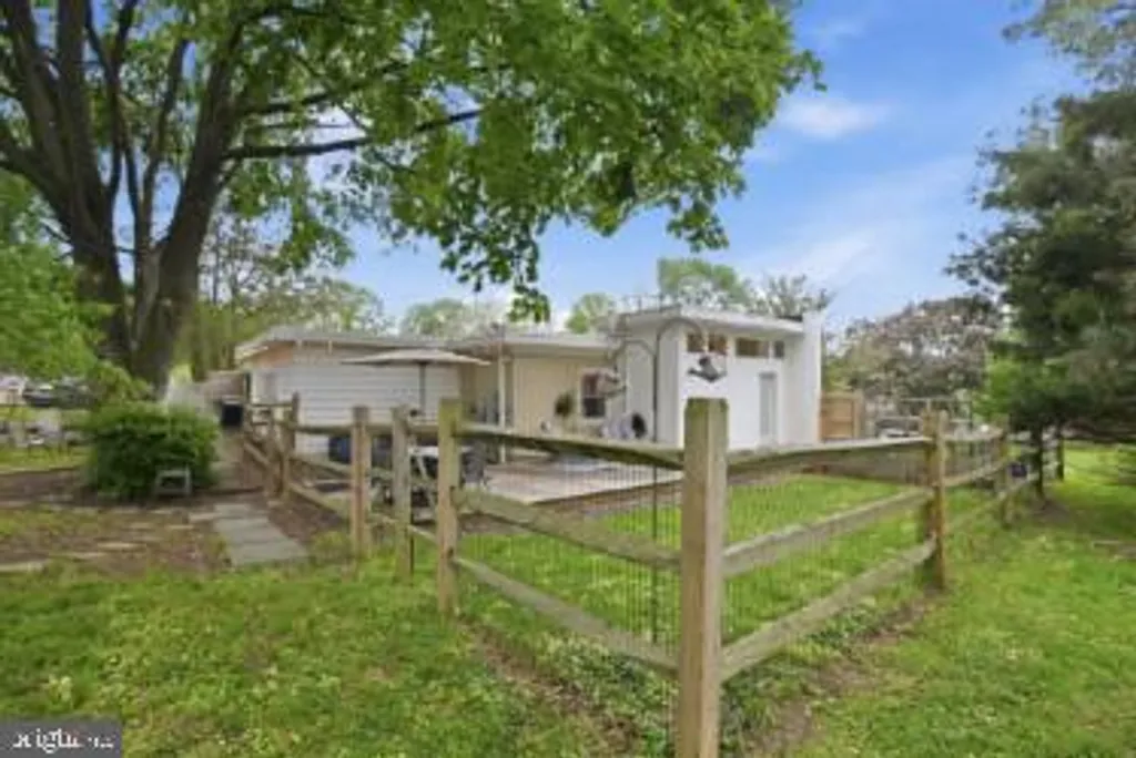 8309 Macarthur Road, Glenside, PA 19038
