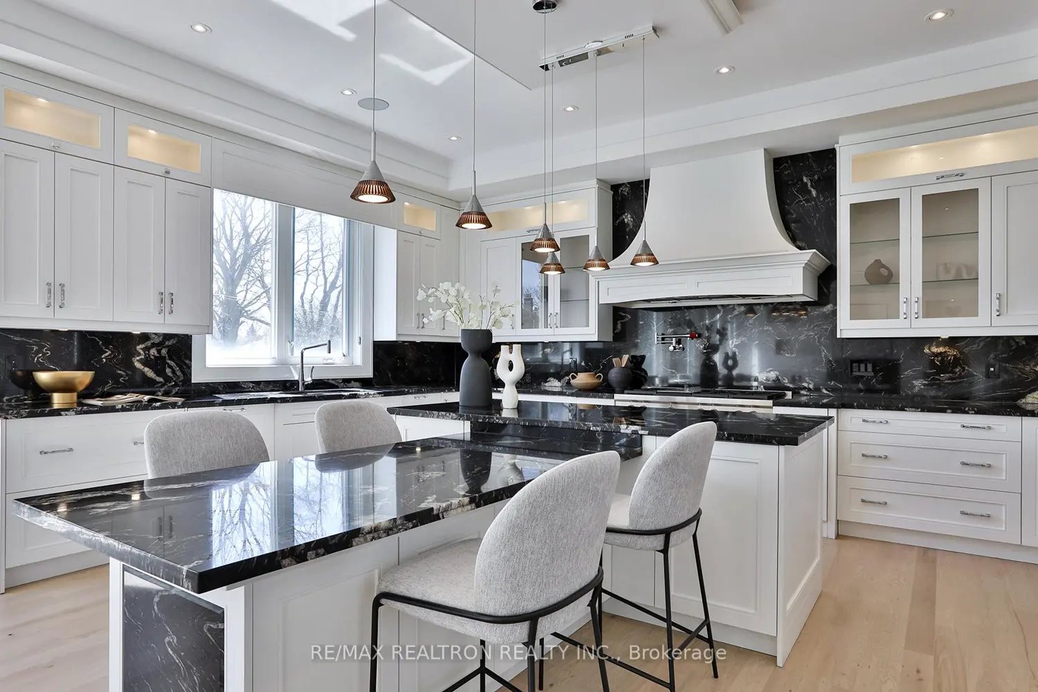 261 Patricia Avenue photo 3
