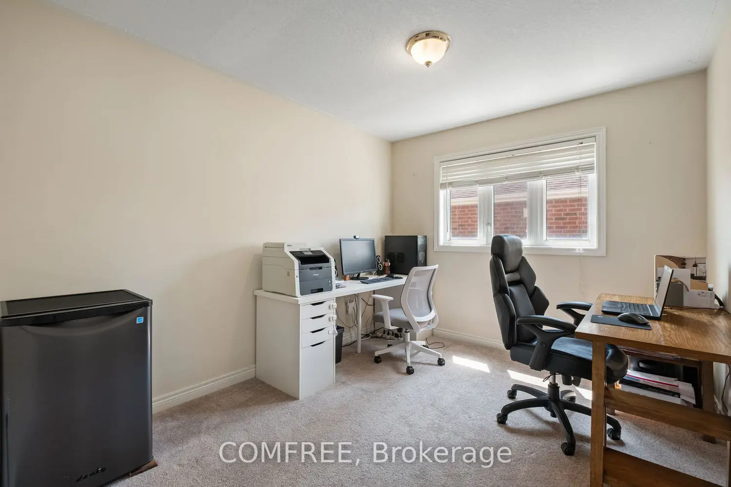 31 Metcalfe Drive photo 2