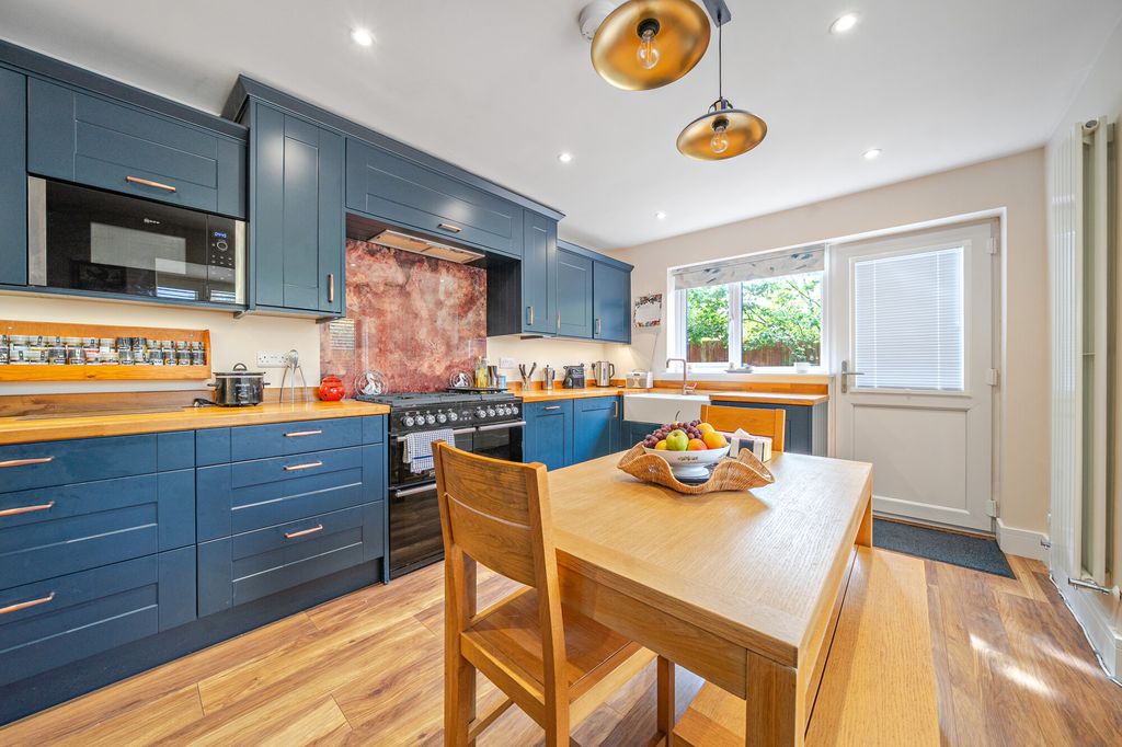 4 bed detached bungalow for saleGoose Lane, Hook RG27