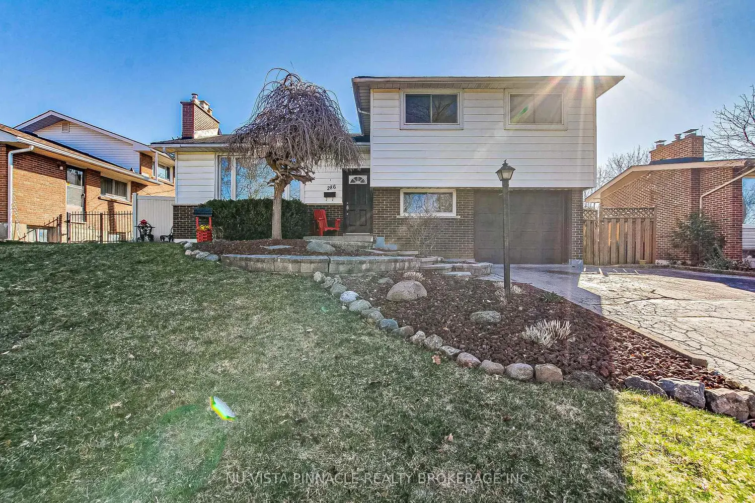 286 Panorama Crescent