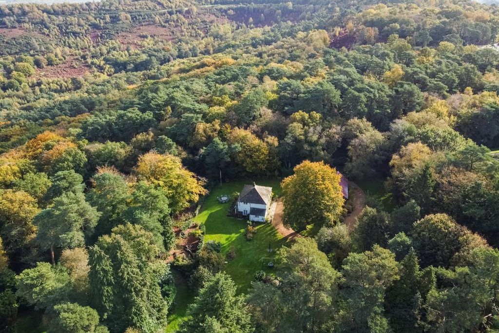 Additional image 2 of 3 bed detached house for saleLondon Road, Hindhead, Surrey GU26