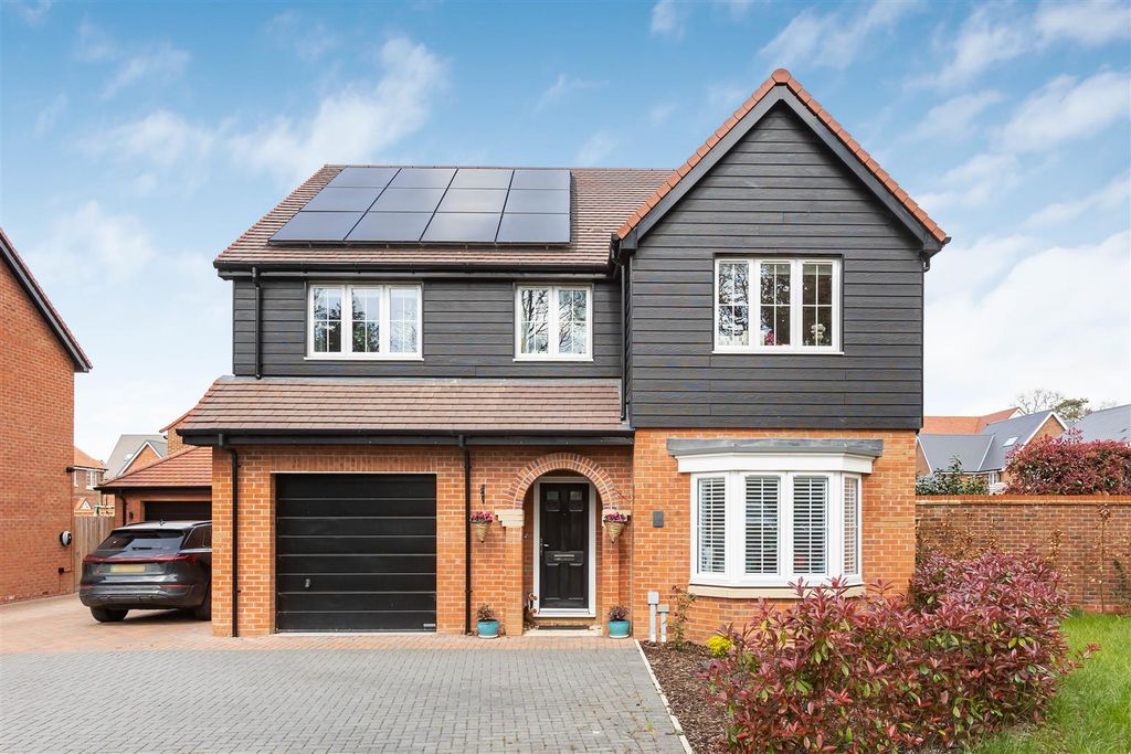 4 bed detached house for saleThompson Way, Hertford SG13