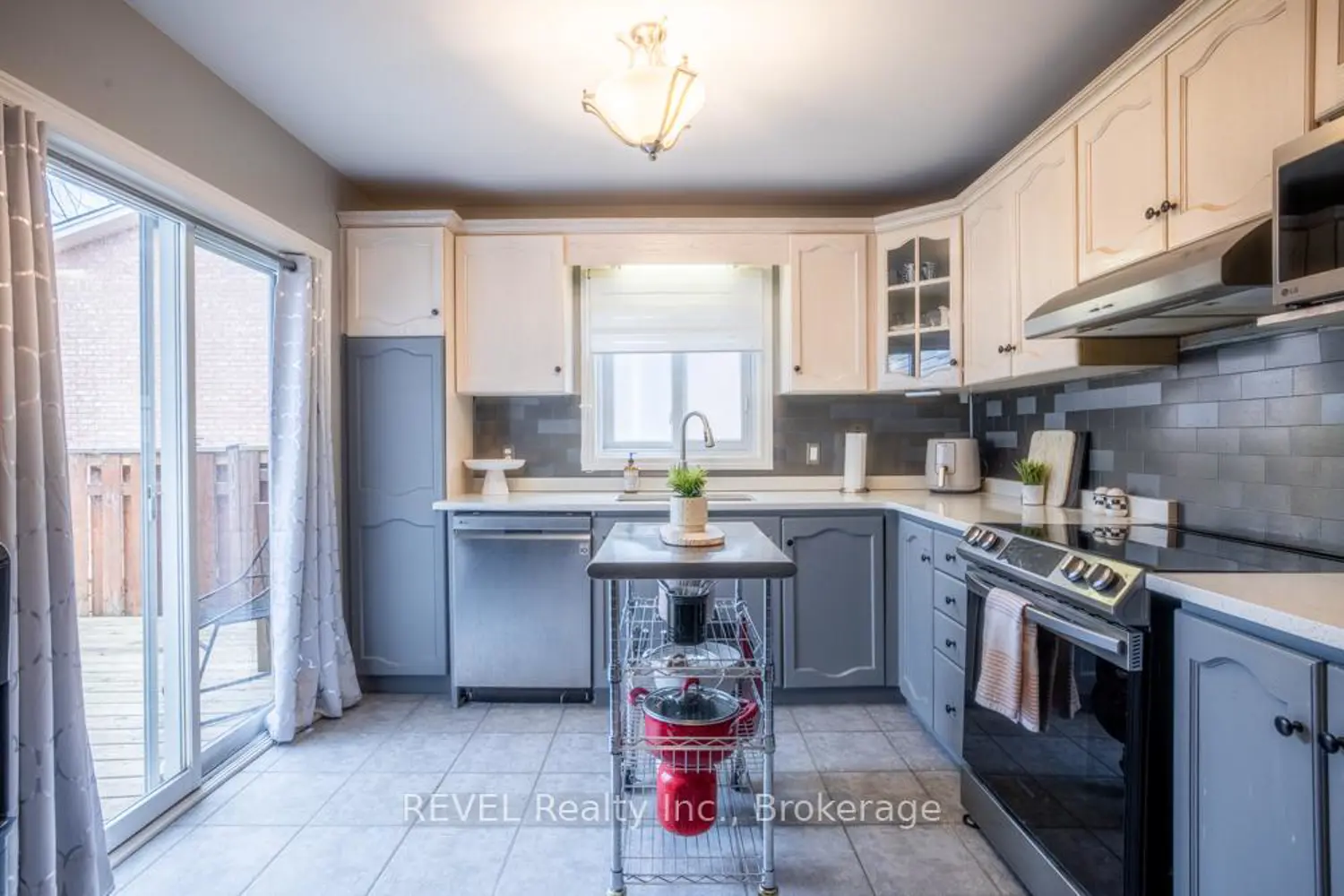 8205 Harvest Crescent photo 5