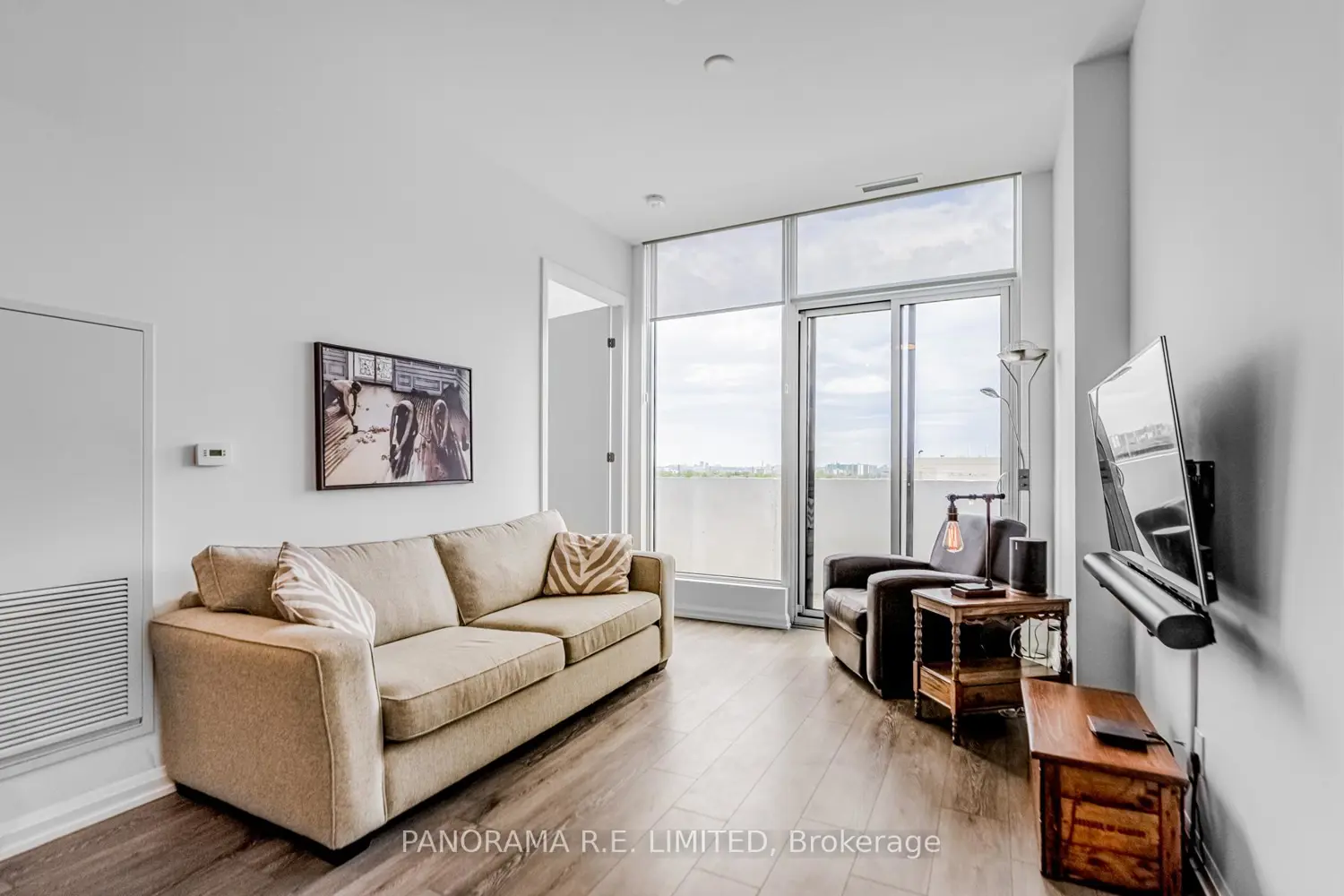Additional image 4 of 4208 Dundas Street 802
