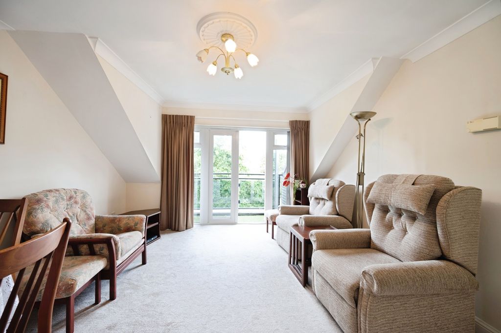 Additional image 3 of 2 bed flat for saleSea Front, Hayling Island, Hampshire PO11