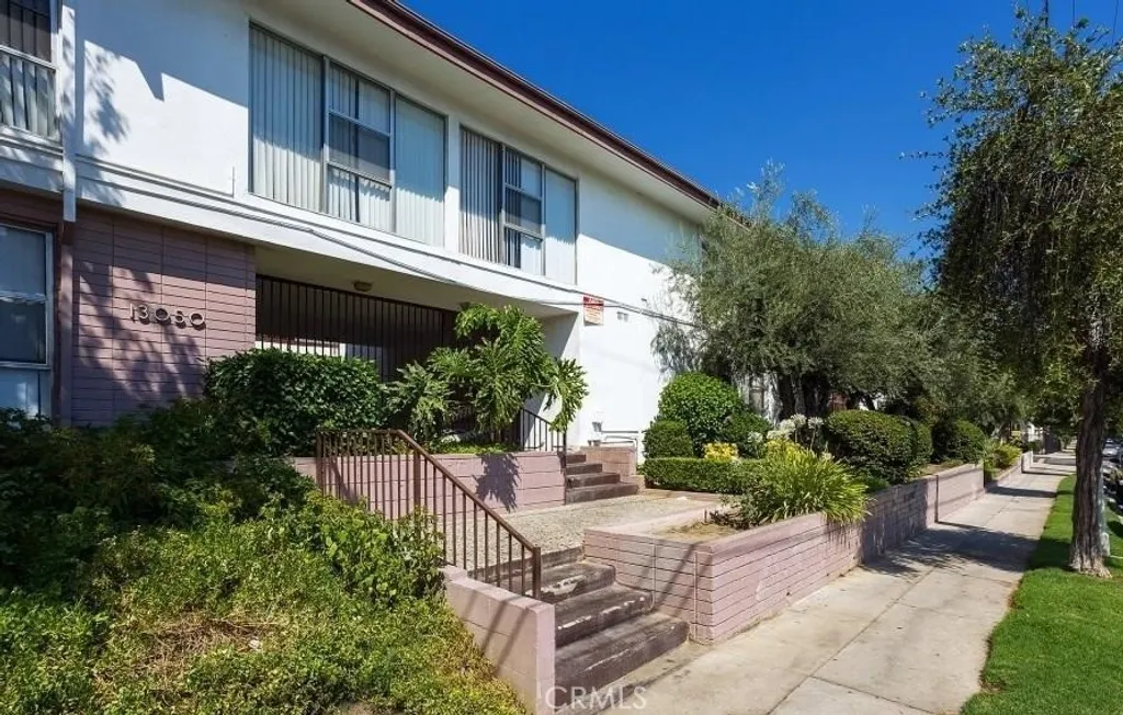13050 Dronfield Ave, Sylmar, CA 91342