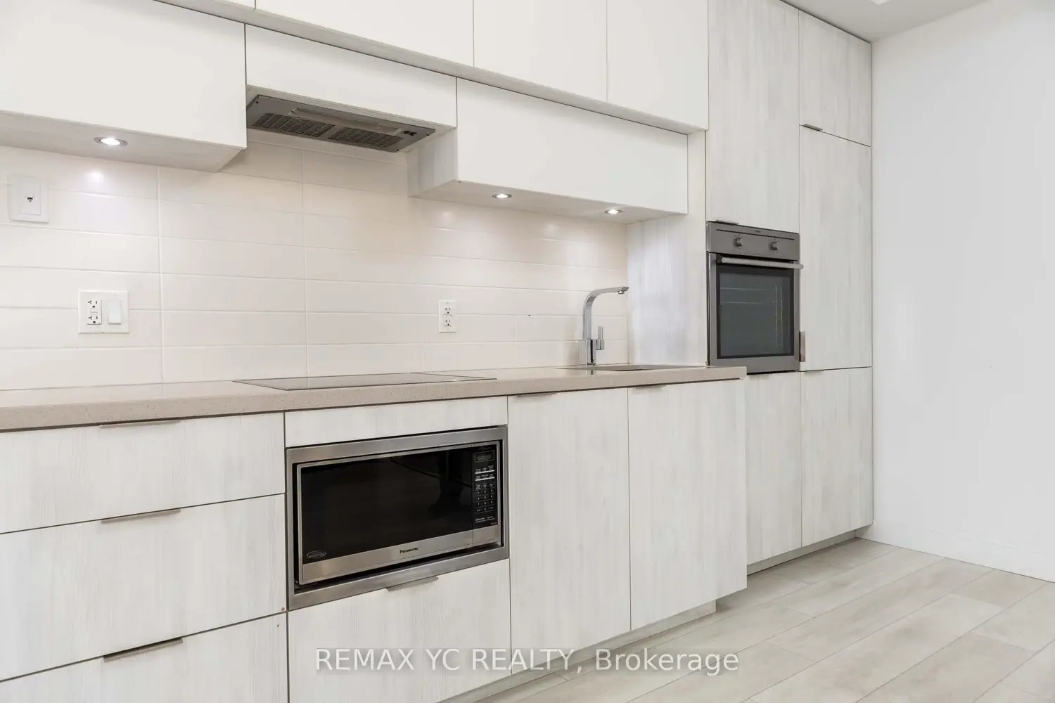 Additional image 3 of 8 Eglinton Avenue 2206